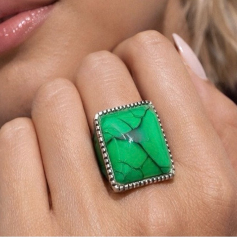 NWOT Jade ring size 7